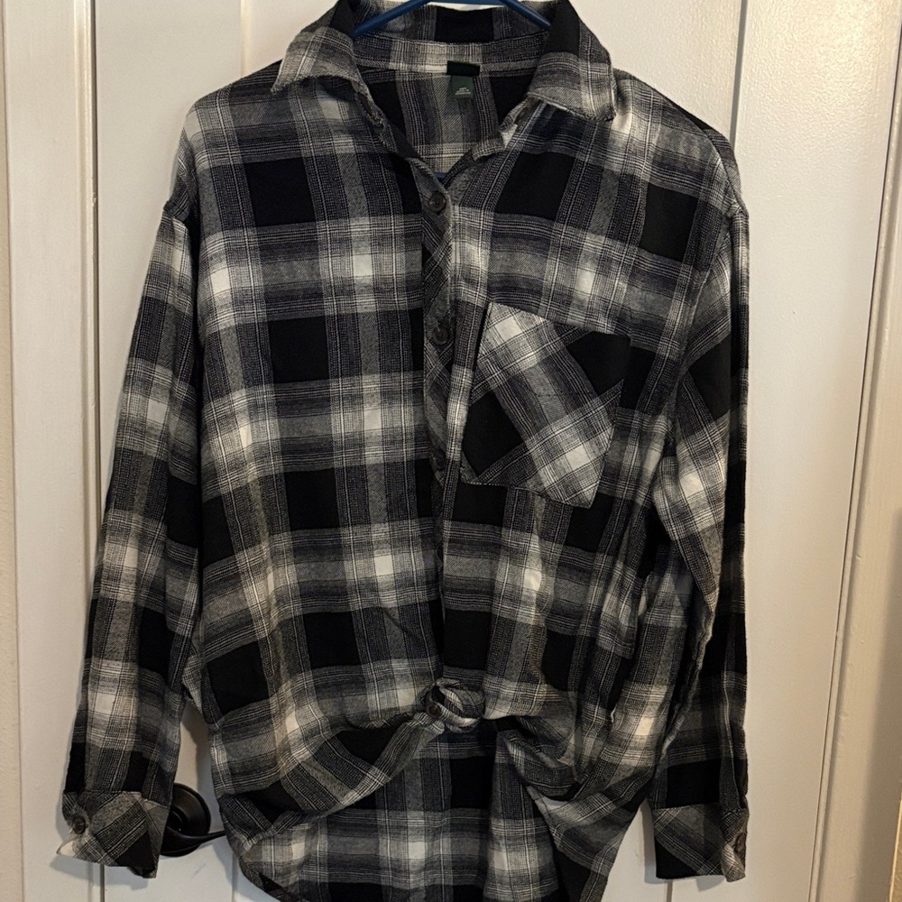 Wild Fable Black and White Plaid Button Down Shirt